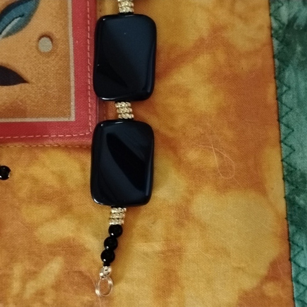Hand Crafted Elegant Black Onyx and Gold Bracelet - Picture 2 of 4